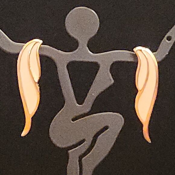 Trifari Earrings Vintage Winged Drop - Picture 3 of 9